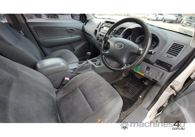 caption Toyota Hilux