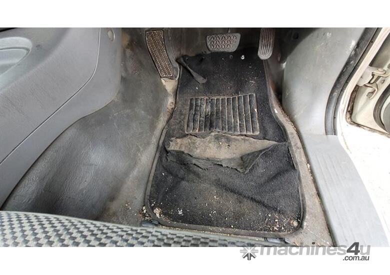caption Toyota Hilux
