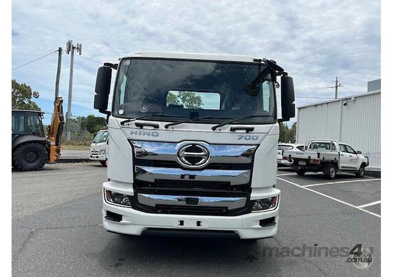 caption Hino FY 3036 AT LEAF 5925