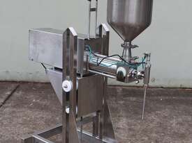 Horizontal Piston Fille. - picture0' - Click to enlarge