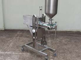 Horizontal Piston Fille. - picture7' - Click to enlarge