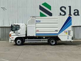 2018 Hino 500 1426 4x2 Bin Washing Truck - picture2' - Click to enlarge