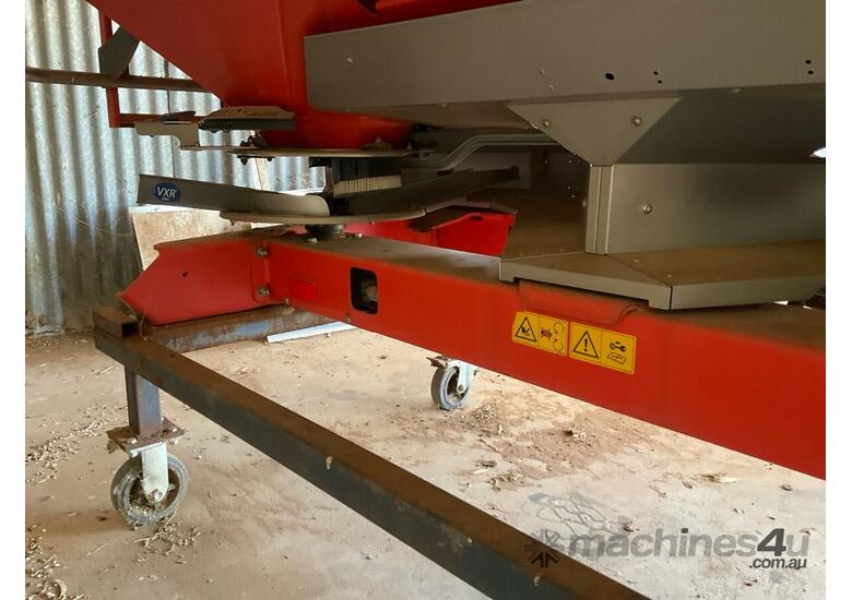 caption 2013 Kuhn AXIS 50.1 H-EMC-W Fertiliser Spreader