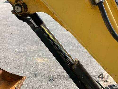 caption 2017 New Holland e17c Mini Excavator (Rubber Track)