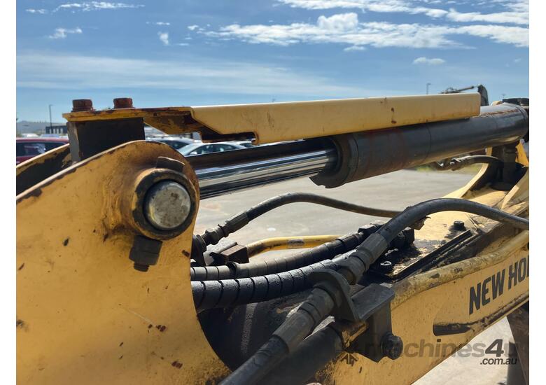 caption 2017 New Holland e17c Mini Excavator (Rubber Track)