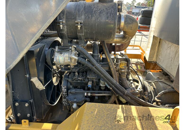 caption 2022 UHI UWL250 Wheel Loader