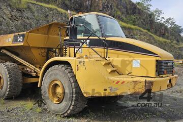 Caterpillar 2002   740