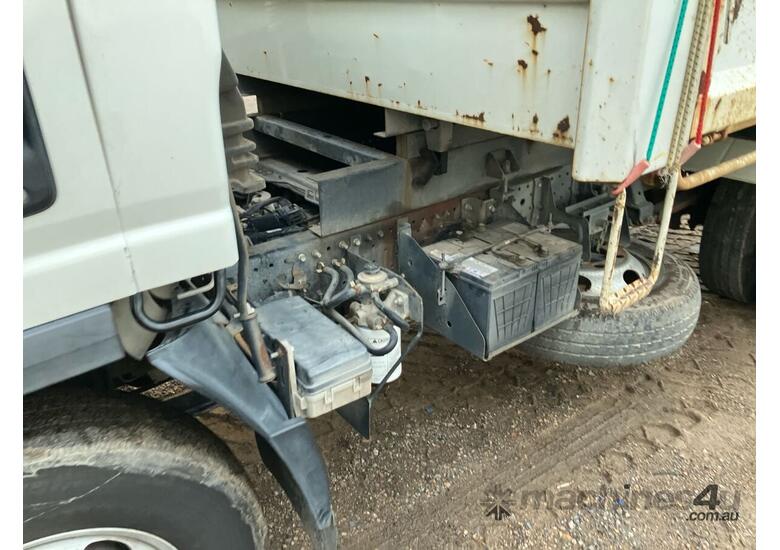caption 2016 Isuzu NPR Tipper