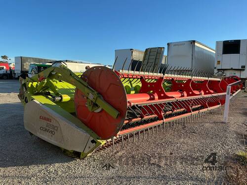 caption Claas 1230 Convio Draper Header Front