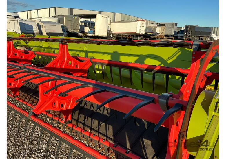 caption Claas 1230 Convio Draper Header Front