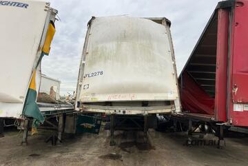 2008 Barker Heavy Duty Tri Axle Tri Axle Flat Top Curtainside Trailer 2008 Barker Heavy Duty Tri Axle Tri Axle Flat Top Curtainside Trailer