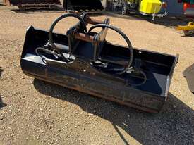 TILT BUCKET, 1500MM - picture0' - Click to enlarge