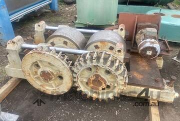   Double rolls crusher