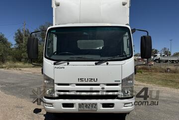 Isuzu 2012   NQR 450 TAUTLINER