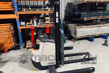 Crown   Low Hour Walkie Stacker