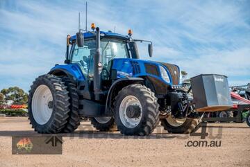 (8728) 2017 New Holland T8.435