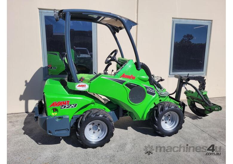 2021 Avant 523 Loader