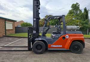 Wollongong Forklift: 2018 Toyota 7T, LPG, 2-Stage Standard Mast, 4.5m Lift!