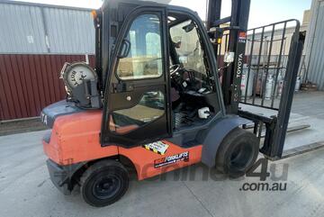 Toyota   3T Forklift (4 Prong)