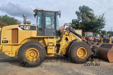 Caterpillar CAT 930H Loader + attachments