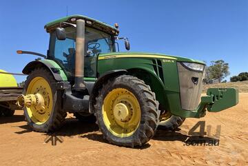 John Deere   8335R MFWD