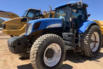 New Holland   T7040 Tractor