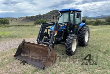 New Holland TD-80D Tractor with 4 in 1 Bucket