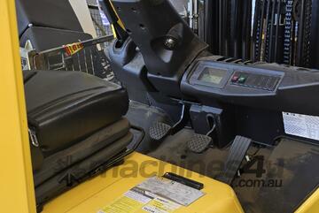As new Hyster H2.5UT 94 hours as new 2500 kg counter balance forklift/ container