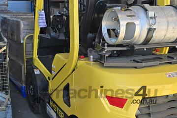 94 Hours only as new Hyster H2.5UT - 2500 kg counter balance forklift/ container
