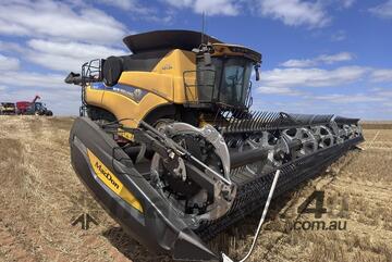 2022 New Holland CR8.90 Combines