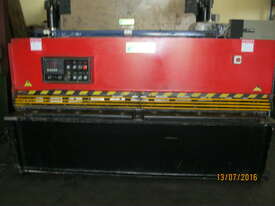 AM 2500 x 4mm Hydraulic Guillotine - picture0' - Click to enlarge