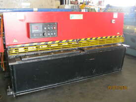AM 2500 x 4mm Hydraulic Guillotine - picture1' - Click to enlarge