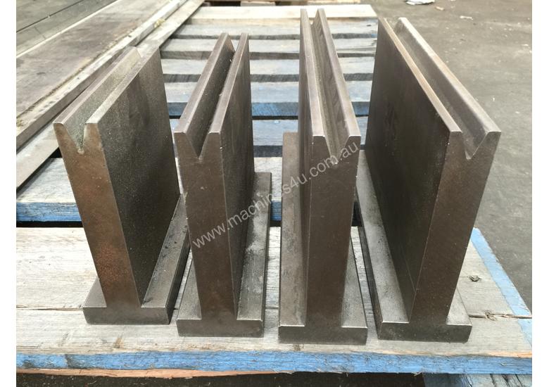 caption USED Quality Bottom 12mm Vee - 880mm Long