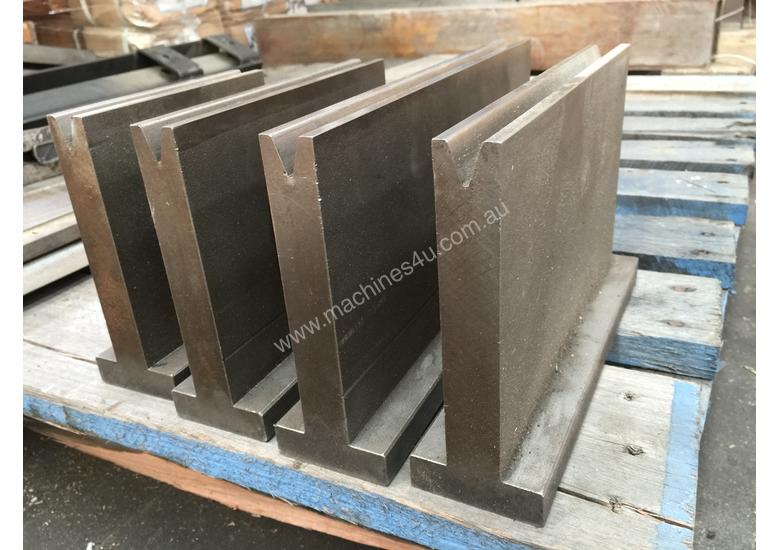 caption USED Quality Bottom 12mm Vee - 880mm Long