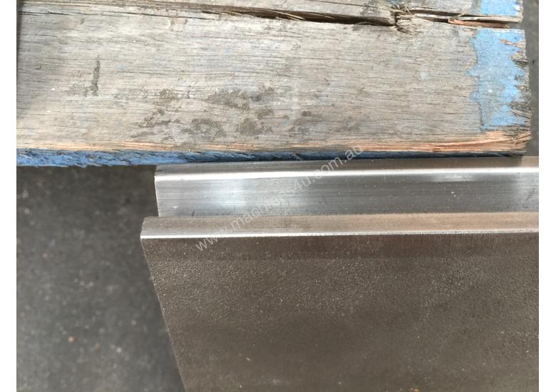caption USED Quality Bottom 12mm Vee - 880mm Long