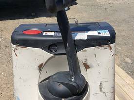 CROWN ELECTRIC  HAND PALLET TRUCK WITH CHARGER. - picture0' - Click to enlarge