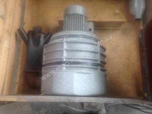 Centrifugal blower / vac motor