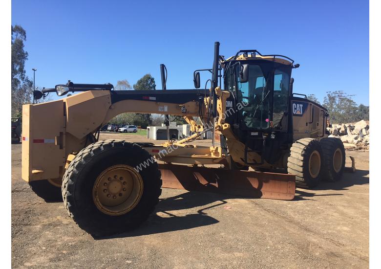 caption 2010 CATERPILLAR 140M MOTOR GRADER