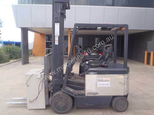 Crown Electric Forklift 6.2m Mast