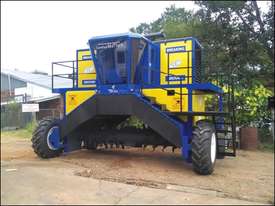 CM 4M Kingturn Self Propelled Compost Turner - picture1' - Click to enlarge