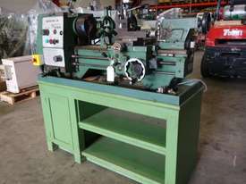 Taiwanese Centre Lathe 240v - picture1' - Click to enlarge