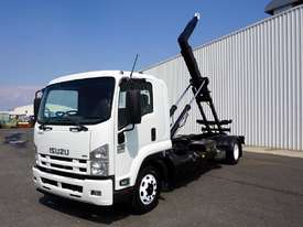2013 Isuzu FSR 850 10 Ton Hooklift Truck - picture0' - Click to enlarge
