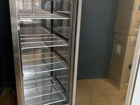 Refrigeration Clearance! Hoshizaki 631L Upright Fridge - picture2' - Click to enlarge