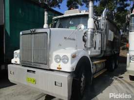 2010 Western Star 4900FX Constellation - picture1' - Click to enlarge