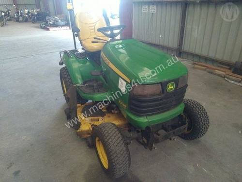 John Deere X748