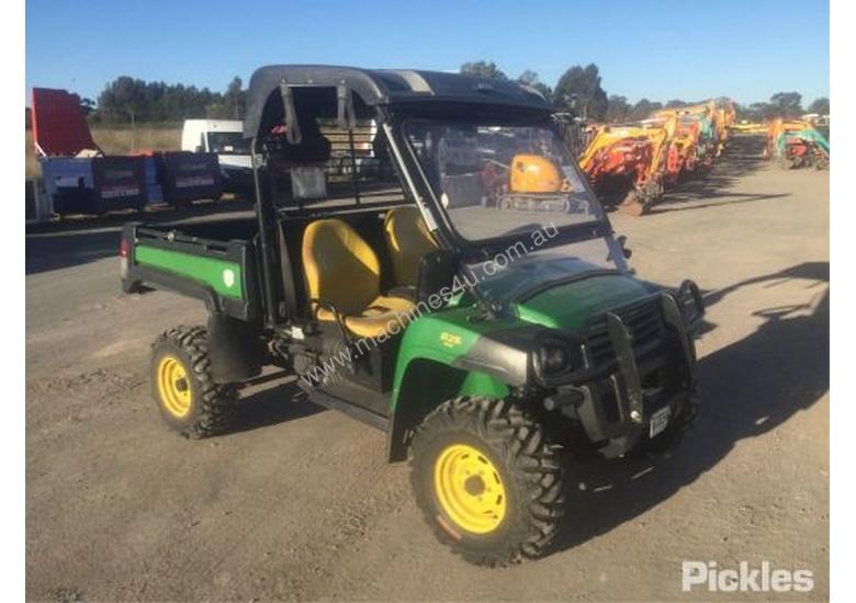 caption 2015 John Deere Gator 825i