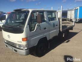 2001 Toyota Dyna 200 - picture2' - Click to enlarge