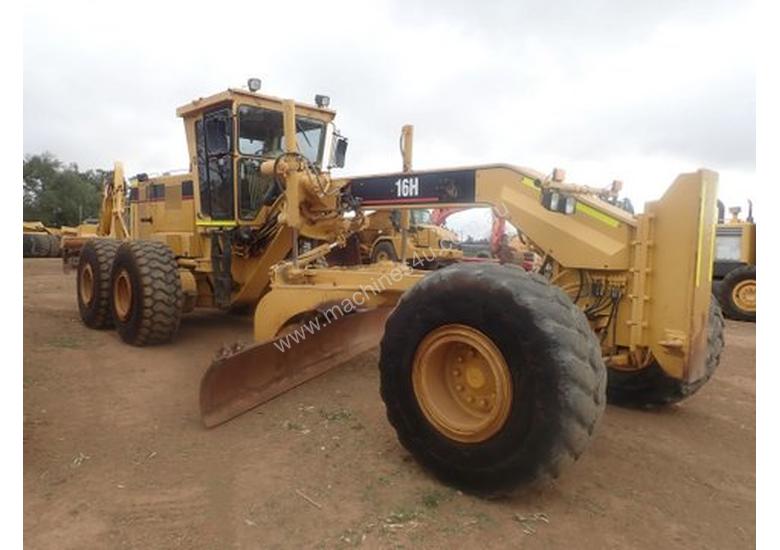caption Caterpillar 16H Grader