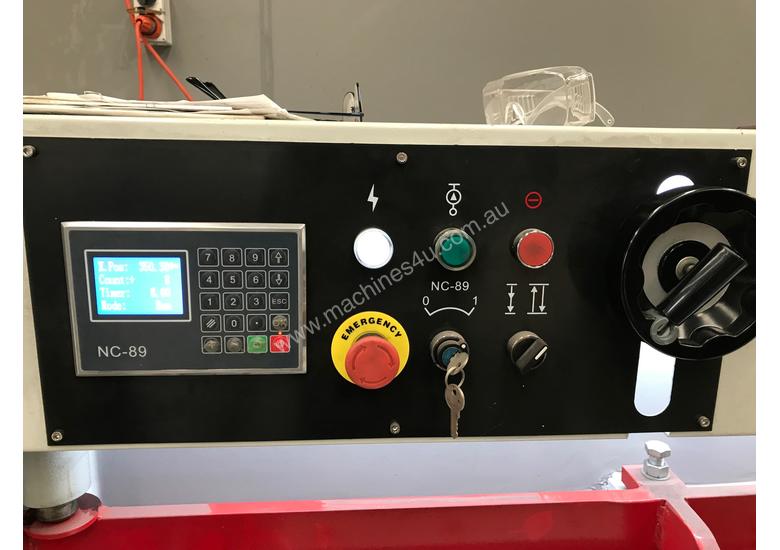 caption Just Arrived - USED Metalmaster HG860B - 2500mm x 6mm Guillotine