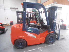 HELI 2.5T Forklift with KUBOTA V2403 Diesel engine - picture0' - Click to enlarge